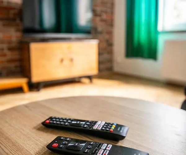 Vistula River Modern By Bookinghost شقة