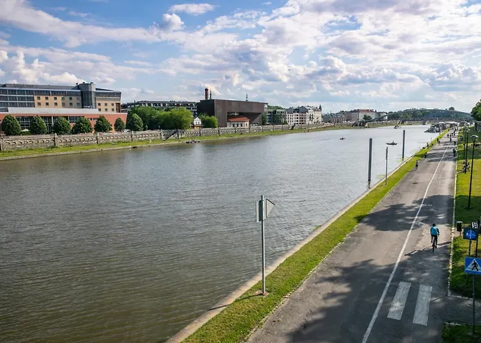 Vistula River Modern By Bookinghost شقة كراكوفيا